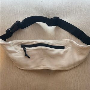Triangl White Ribbed Belt Bag
